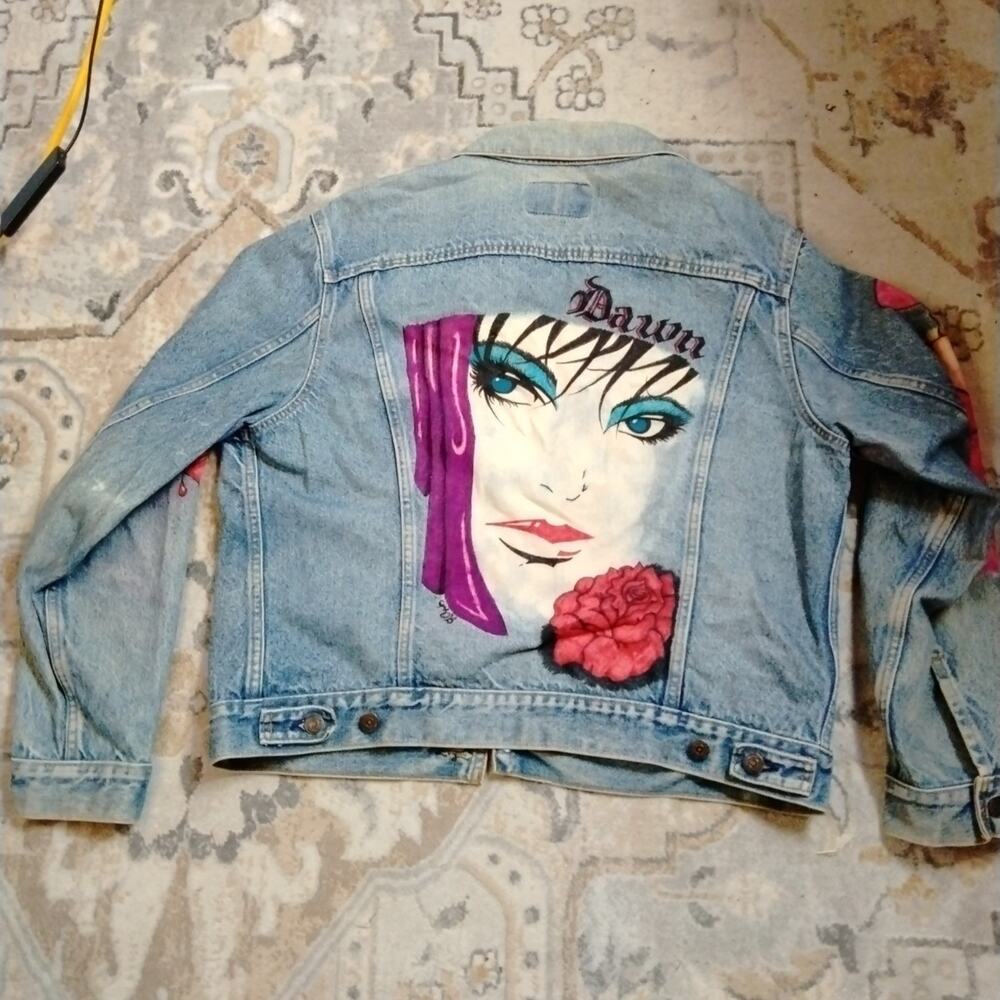 Vtg Levi's Denim Jacket Original Artwork Face Heart Lady Size 46R Made In USA - Picture 1 of 9